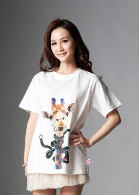 客製化T-shirt印刷 –皮帶長頸鹿